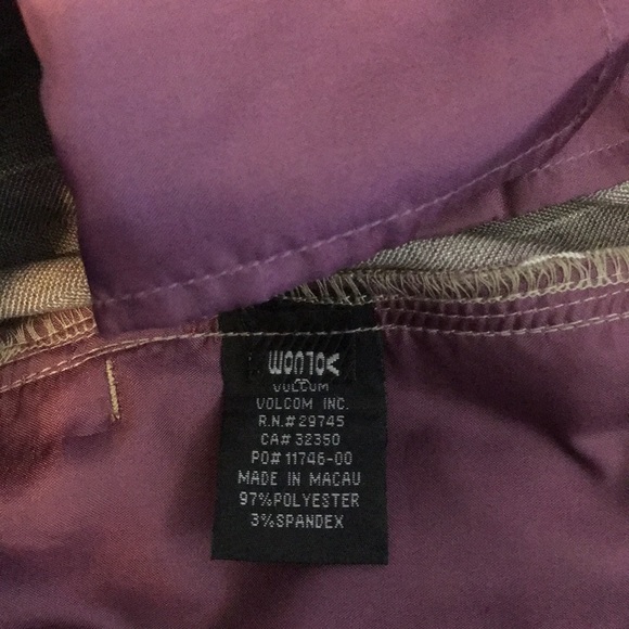 Volcom shorts - Picture 6 of 6